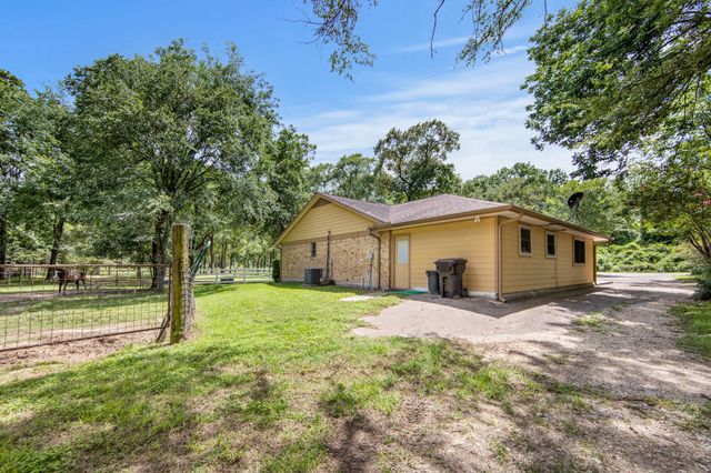 802 Sentinel Oaks, Pinehurst, TX 77362