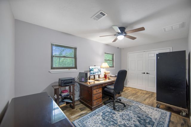 802 Sentinel Oaks, Pinehurst, TX 77362