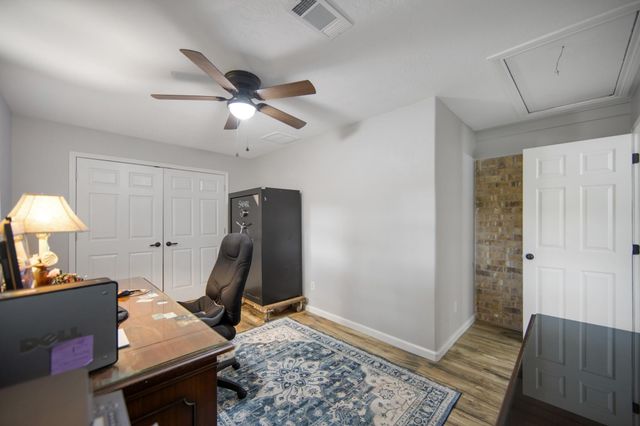 802 Sentinel Oaks, Pinehurst, TX 77362