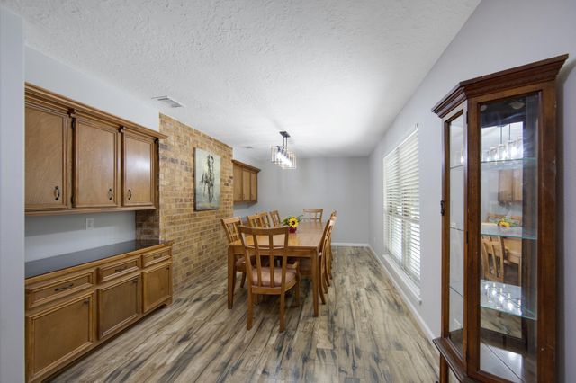 802 Sentinel Oaks, Pinehurst, TX 77362