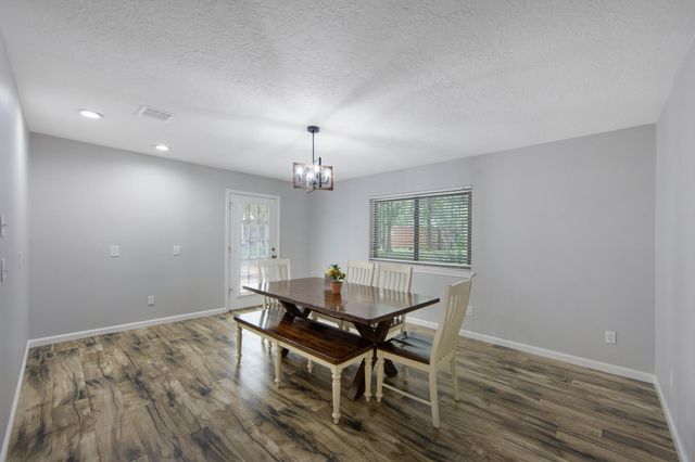 802 Sentinel Oaks, Pinehurst, TX 77362