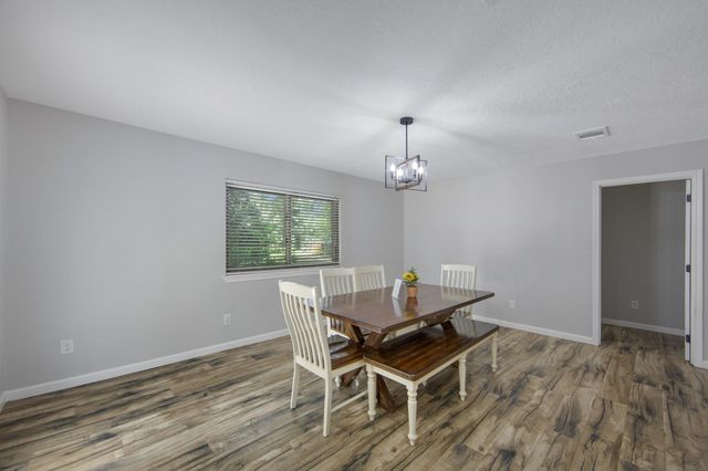 802 Sentinel Oaks, Pinehurst, TX 77362