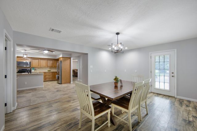 802 Sentinel Oaks, Pinehurst, TX 77362