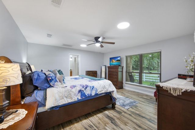 802 Sentinel Oaks, Pinehurst, TX 77362
