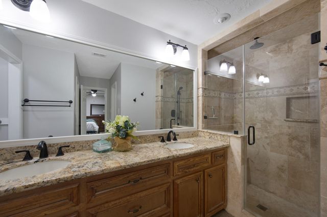 802 Sentinel Oaks, Pinehurst, TX 77362