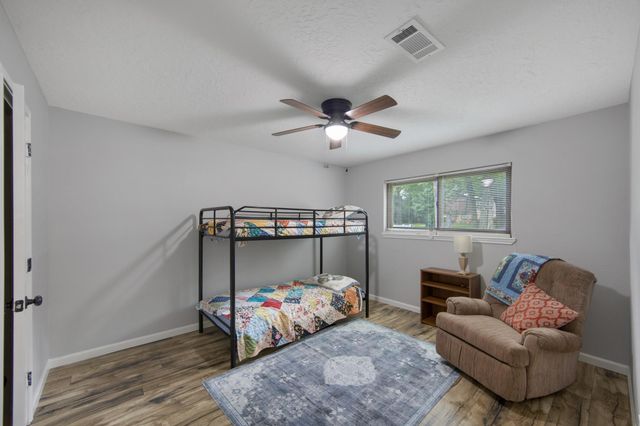 802 Sentinel Oaks, Pinehurst, TX 77362