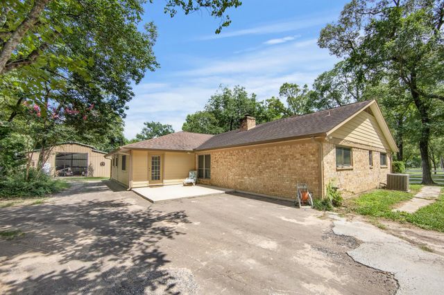 802 Sentinel Oaks, Pinehurst, TX 77362