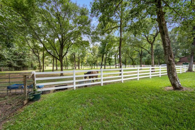 802 Sentinel Oaks, Pinehurst, TX 77362
