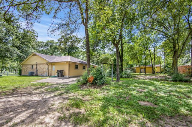 802 Sentinel Oaks, Pinehurst, TX 77362