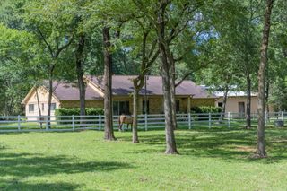 802 Sentinel Oaks, Pinehurst, TX 77362