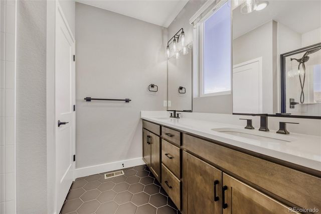 15514 W Washburn Avenue, Lakewood, CO 80228