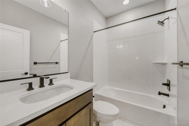 15514 W Washburn Avenue, Lakewood, CO 80228