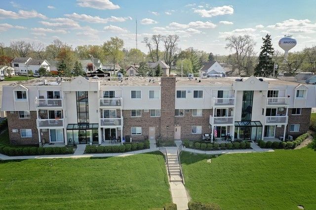 211 E Liberty Street 4, Wauconda, IL 60084