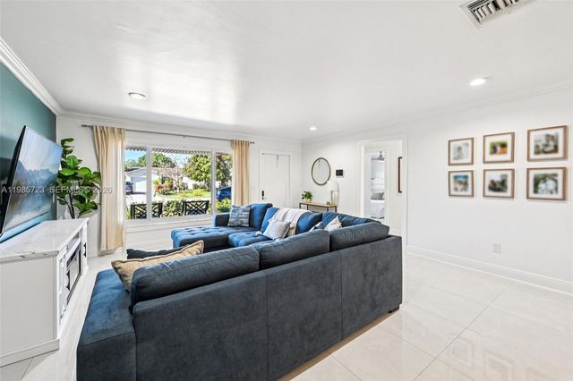 8900 SW 7th St, Boca Raton, FL 33433