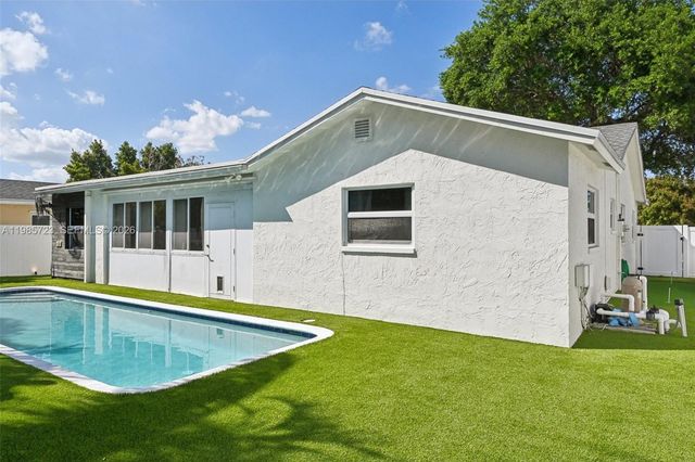 8900 SW 7th St, Boca Raton, FL 33433