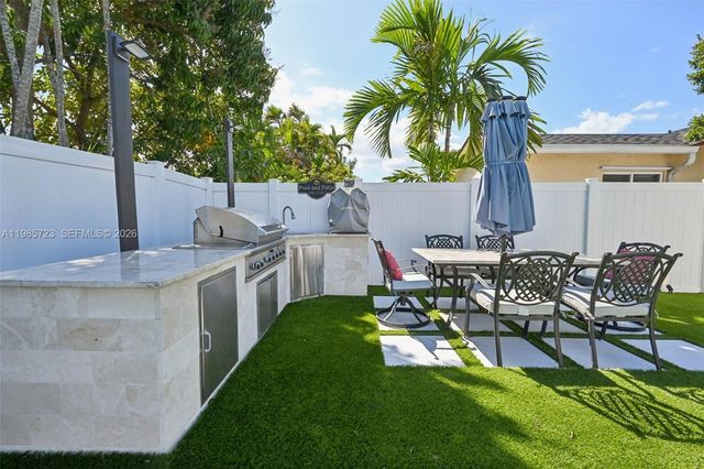 8900 SW 7th St, Boca Raton, FL 33433