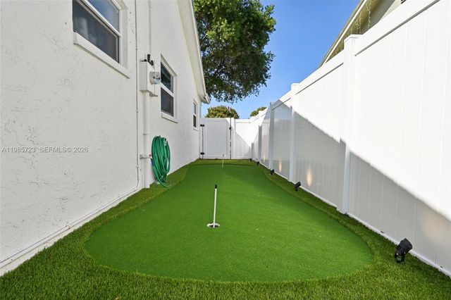 8900 SW 7th St, Boca Raton, FL 33433