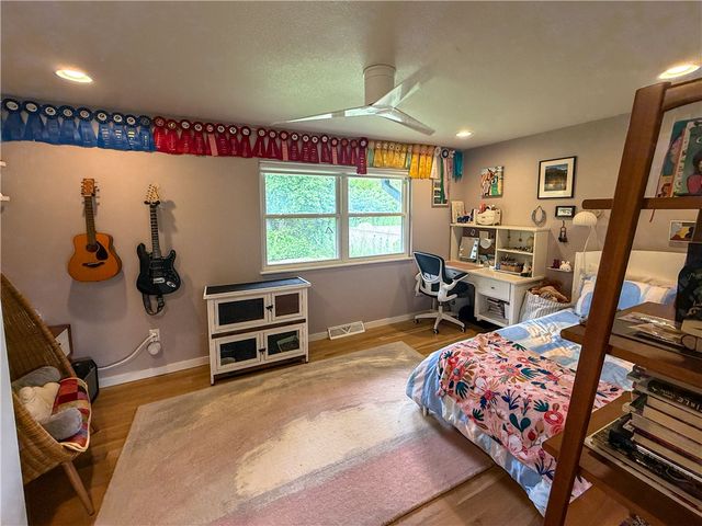 307 Crestview Drive, Bentonville, AR 72712