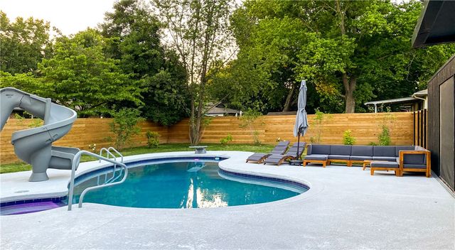 307 Crestview Drive, Bentonville, AR 72712