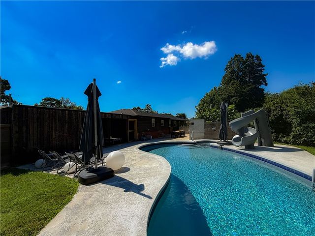 307 Crestview Drive, Bentonville, AR 72712