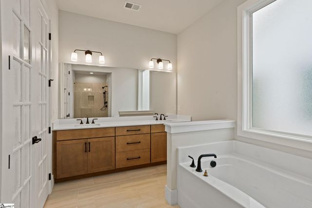 102 Adrian Way, Simpsonville, SC 29680