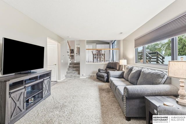 815 Clearwater Drive, Papillion, NE 68046