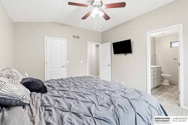 815 Clearwater Drive, Papillion, NE 68046