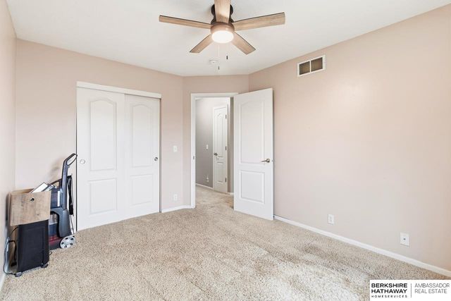 815 Clearwater Drive, Papillion, NE 68046