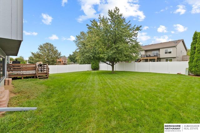 815 Clearwater Drive, Papillion, NE 68046