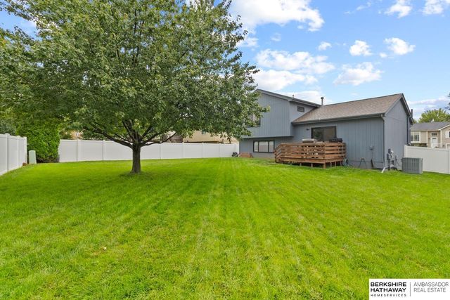 815 Clearwater Drive, Papillion, NE 68046