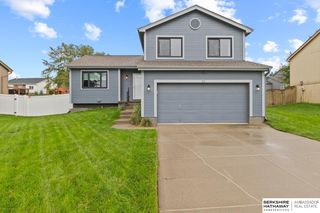 815 Clearwater Drive, Papillion, NE 68046