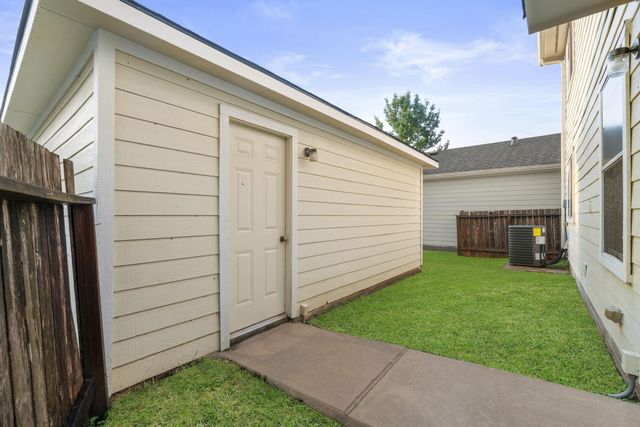 1617 Nichole Woods Drive, Houston, TX 77047