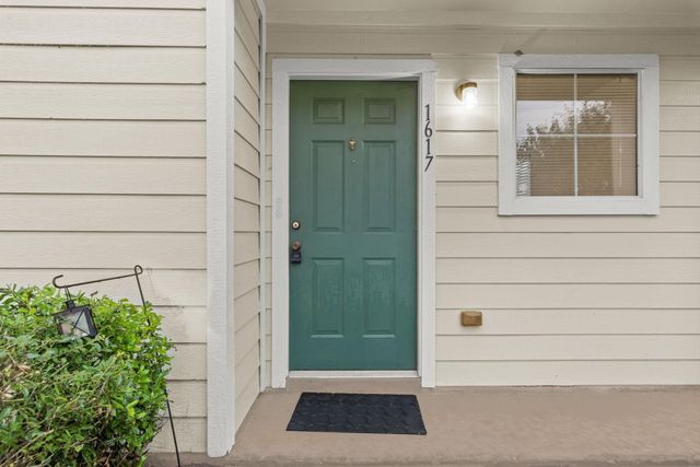 1617 Nichole Woods Drive, Houston, TX 77047