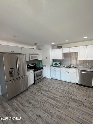 5232 W MAUNA LOA Lane, Glendale, AZ 85306