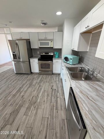 5232 W MAUNA LOA Lane, Glendale, AZ 85306