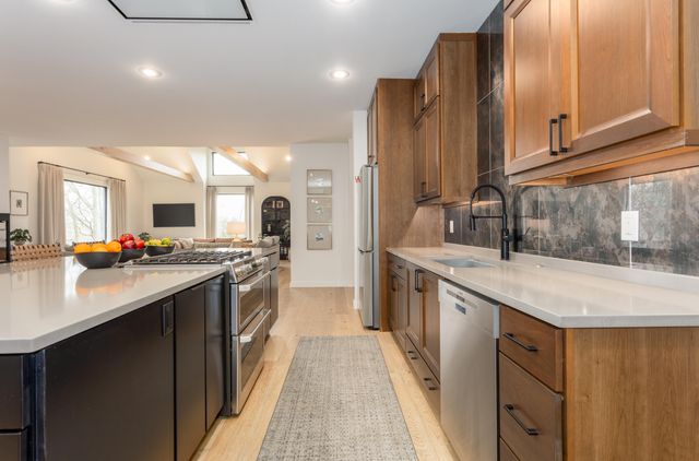 200-202 N Blarney Court, Nixa, MO 65714