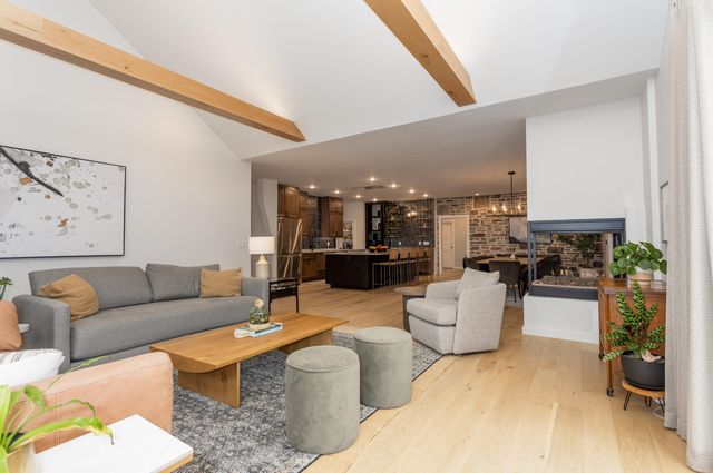 200-202 N Blarney Court, Nixa, MO 65714