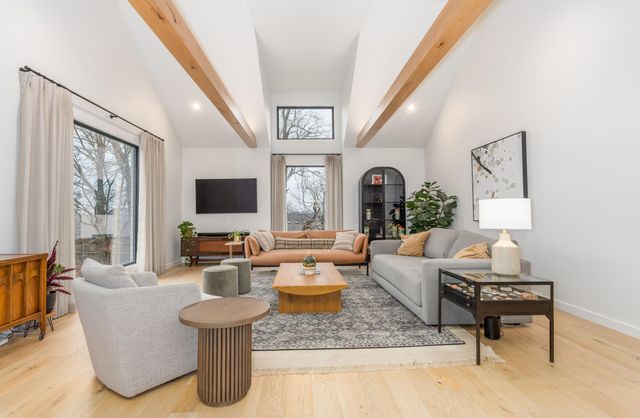 200-202 N Blarney Court, Nixa, MO 65714