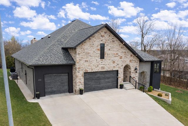 200-202 N Blarney Court, Nixa, MO 65714