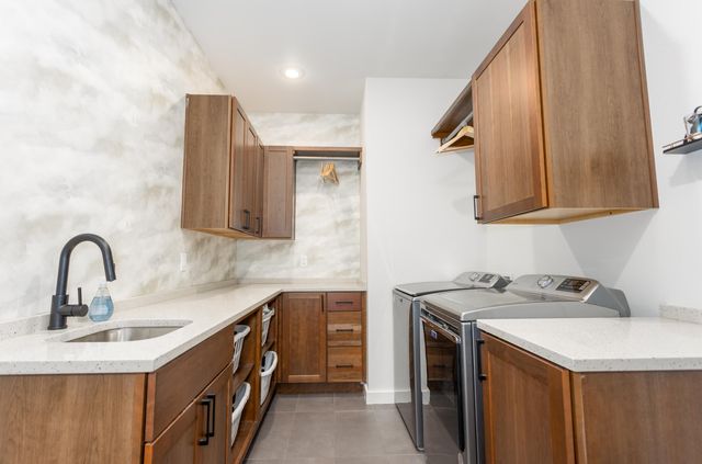 200-202 N Blarney Court, Nixa, MO 65714