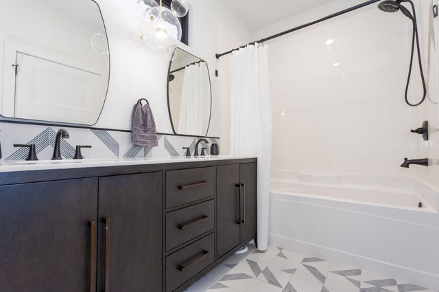 200-202 N Blarney Court, Nixa, MO 65714