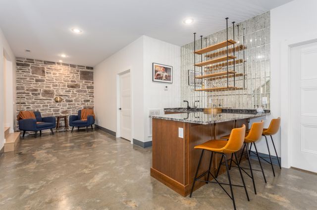 200-202 N Blarney Court, Nixa, MO 65714