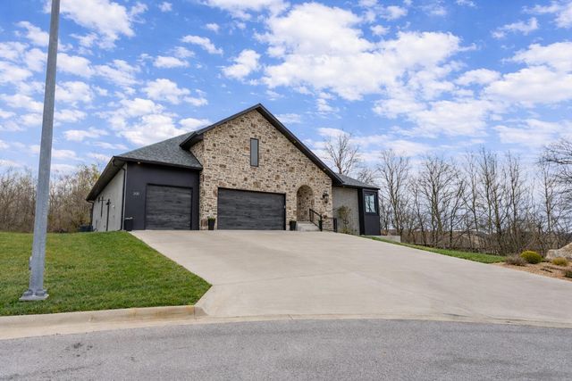 200-202 N Blarney Court, Nixa, MO 65714