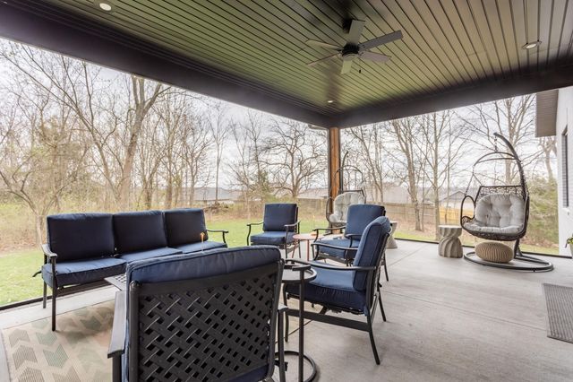 200-202 N Blarney Court, Nixa, MO 65714