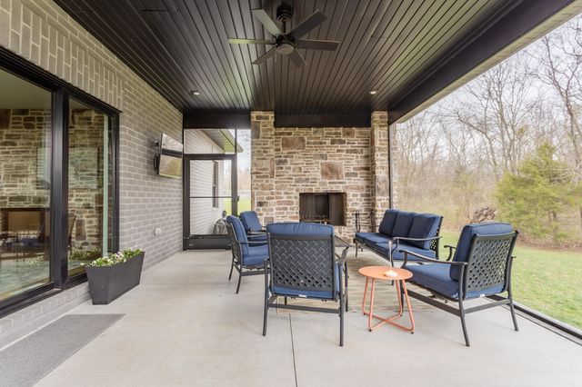 200-202 N Blarney Court, Nixa, MO 65714