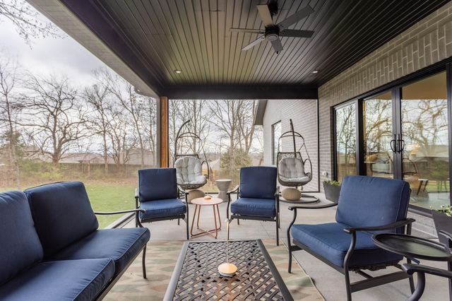 200-202 N Blarney Court, Nixa, MO 65714