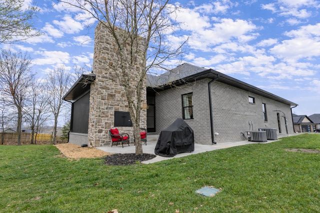 200-202 N Blarney Court, Nixa, MO 65714