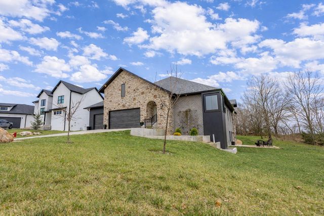 200-202 N Blarney Court, Nixa, MO 65714