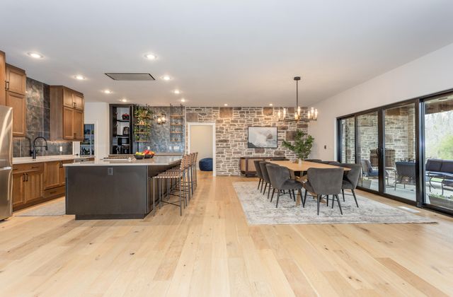 200-202 N Blarney Court, Nixa, MO 65714