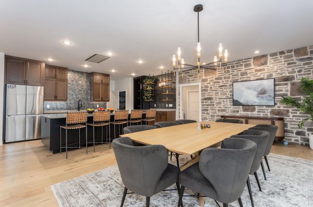 200-202 N Blarney Court, Nixa, MO 65714